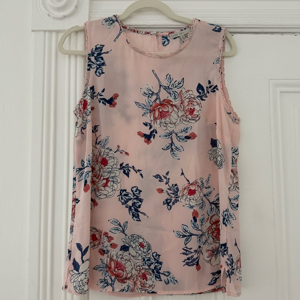 🦊 Elegant Floral Sleeveless Blouse in Pink